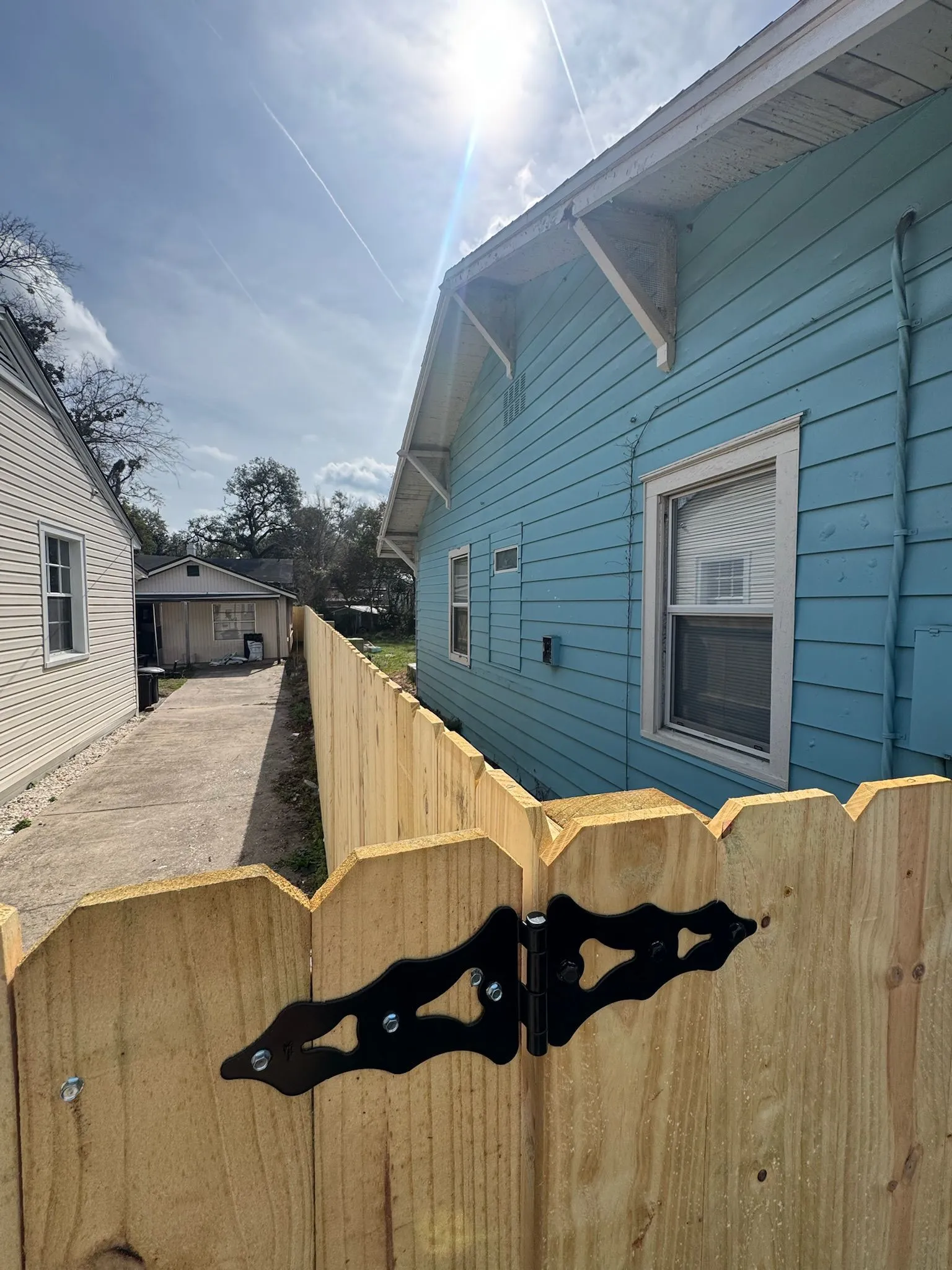 Wood and Vinyl Fence Contractor in Jacksonville FL